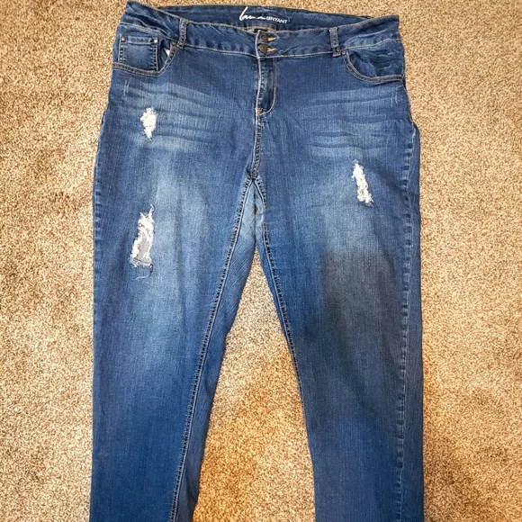 Lane Bryant distressed denim skinny jeans size 20 in very good condition - Picture 2 of 3